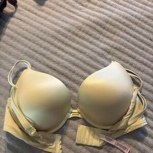 Victoria's Secret Light Yellow Bra